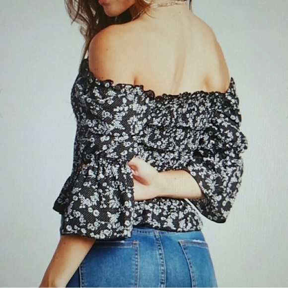 𝅺Off The Shoulder Floral Top - Picture 2 of 7